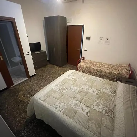 Guest house Affittacamere Fuorigrotta *