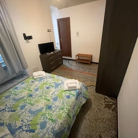 Affittacamere Fuorigrotta * ג'נובה